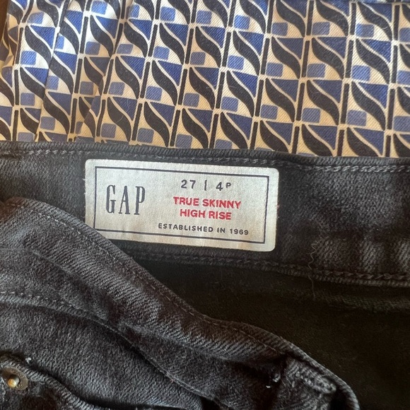 Gap - True Skinny & High Rise Jeans - Picture 2 of 3